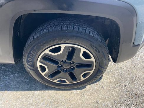 Used 2016 Jeep Renegade Trailhawk AWD/4WD image 30