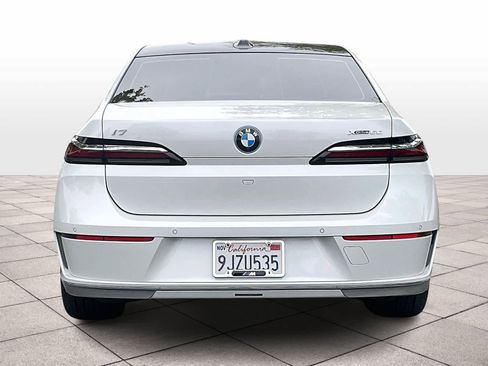 Used 2024 BMW i7 xDrive60 image 6