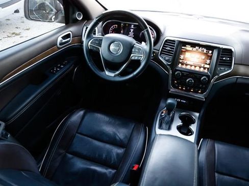 Used 2017 Jeep Grand Cherokee Overland w/ Jeep Active Safety Group image 25