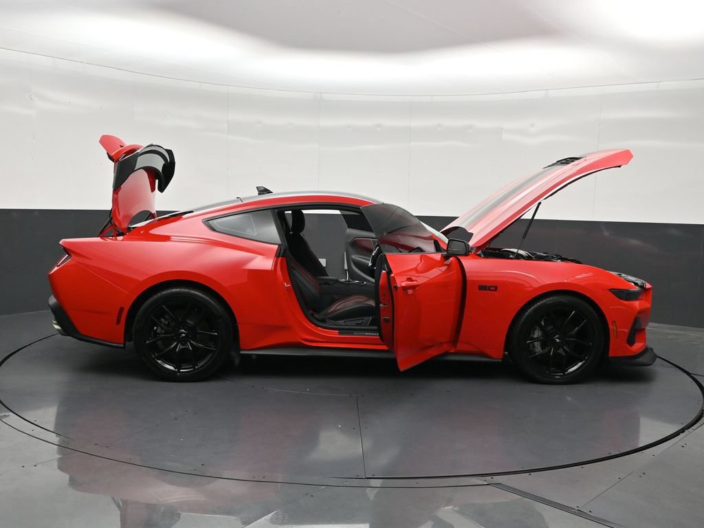 Used 2025 Ford Mustang GT Premium RWD image 33