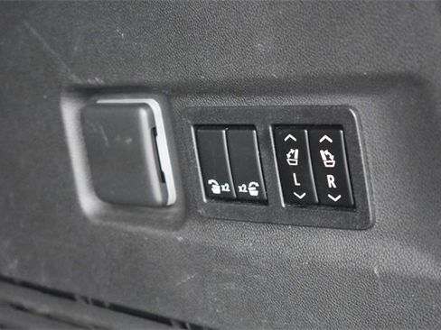 Certified 2022 Chevrolet Suburban RST w/ Sport Performance Package image 23