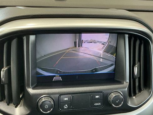 Used 2022 Chevrolet Colorado LT w/ LT Convenience Package image 6