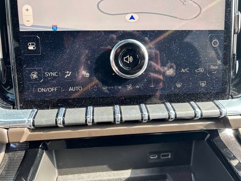 Used 2025 GMC Yukon Elevation AWD/4WD image 15