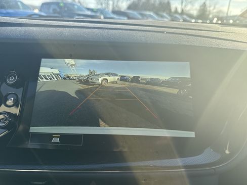 Used 2023 Buick Envision Essence w/ Sport Touring Package image 25