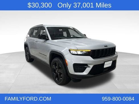 Used 2023 Jeep Grand Cherokee Altitude image 1
