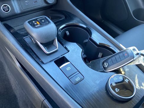 Used 2023 Nissan Rogue SV w/ SV Premium B Package image 37