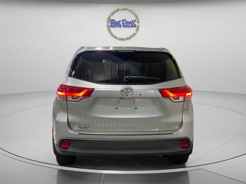 Used 2017 Toyota Highlander XLE AWD/4WD image 4