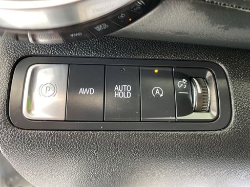 Used 2025 Chevrolet Equinox LT AWD/4WD image 9
