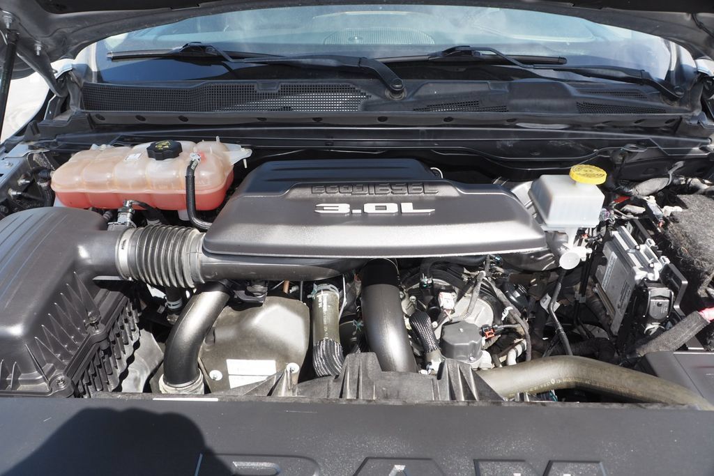 Used 2022 RAM 1500 Laramie AWD/4WD image 11
