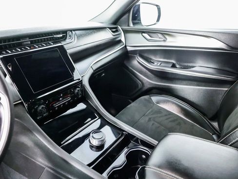 Used 2023 Jeep Grand Cherokee L Laredo image 32