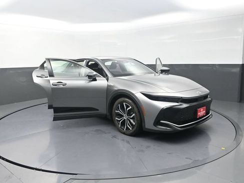 Certified 2023 Toyota Crown AWD/4WD image 37
