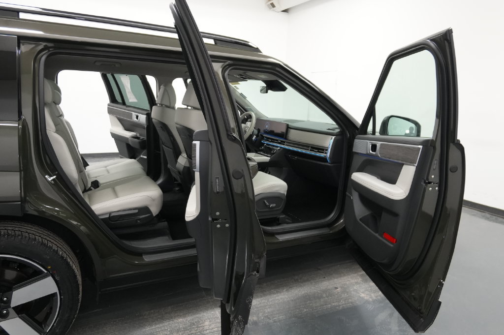 Used 2024 Hyundai Santa Fe Limited AWD/4WD image 37
