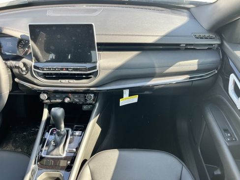 New 2026 Jeep Compass Limited image 9