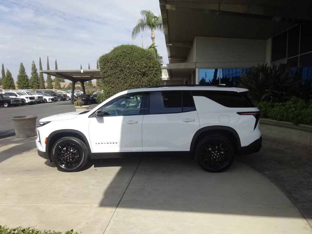 Used 2026 Chevrolet Traverse LT w/ Midnight/Sport Edition FWD image 4