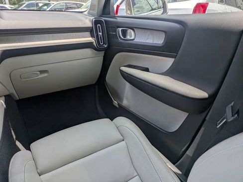 Used 2023 Volvo XC40 B5 Plus w/ Protection Package Premier AWD/4WD image 20