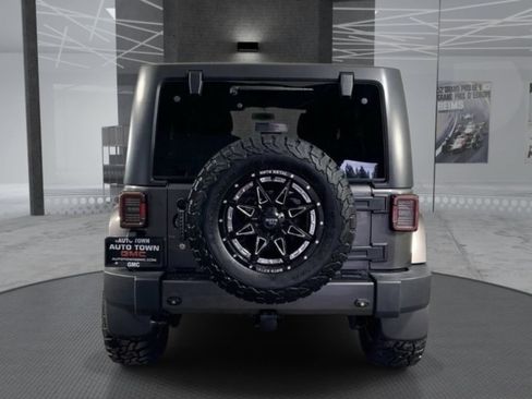 Used 2016 Jeep Wrangler Unlimited Sahara w/ Connectivity Group AWD/4WD image 6