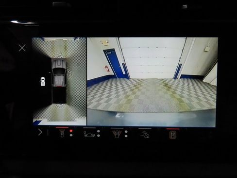 Used 2025 GMC Sierra 2500 AT4 image 14