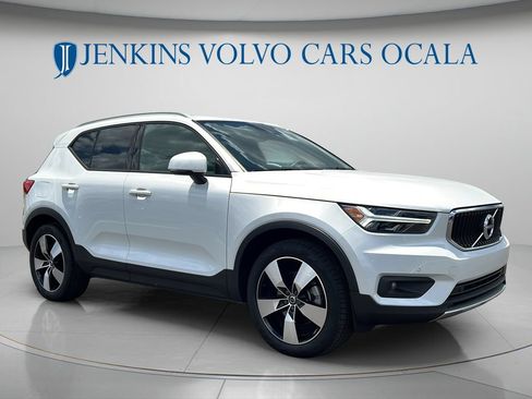 Used 2021 Volvo XC40 T5 Momentum w/ Premium Package AWD/4WD image 1