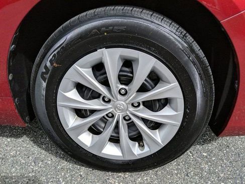 Used 2015 Toyota Camry LE image 11