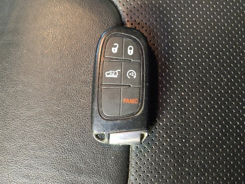 Used 2019 Jeep Cherokee Limited image 32