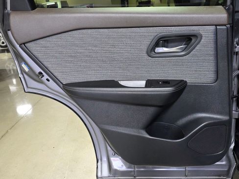 Used 2023 Nissan Rogue SV image 13