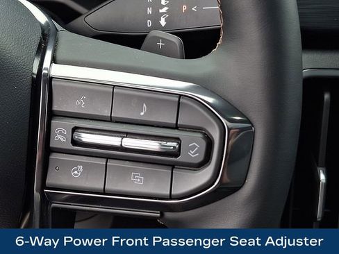 Used 2025 GMC Acadia AT4 AWD/4WD image 8