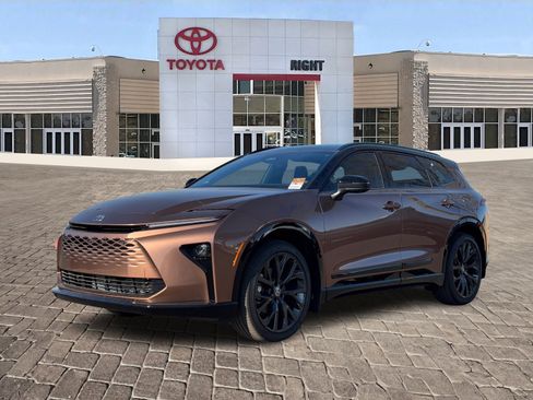 Used 2026 Toyota Crown Signia w/ Advanced Technology Package image 2