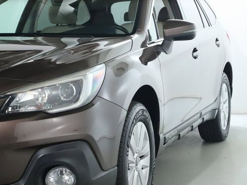 Used 2019 Subaru Outback 2.5i Premium image 4