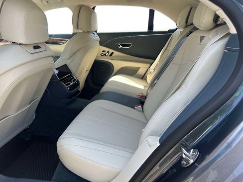 Used 2024 Bentley Flying Spur V8 AWD/4WD image 21