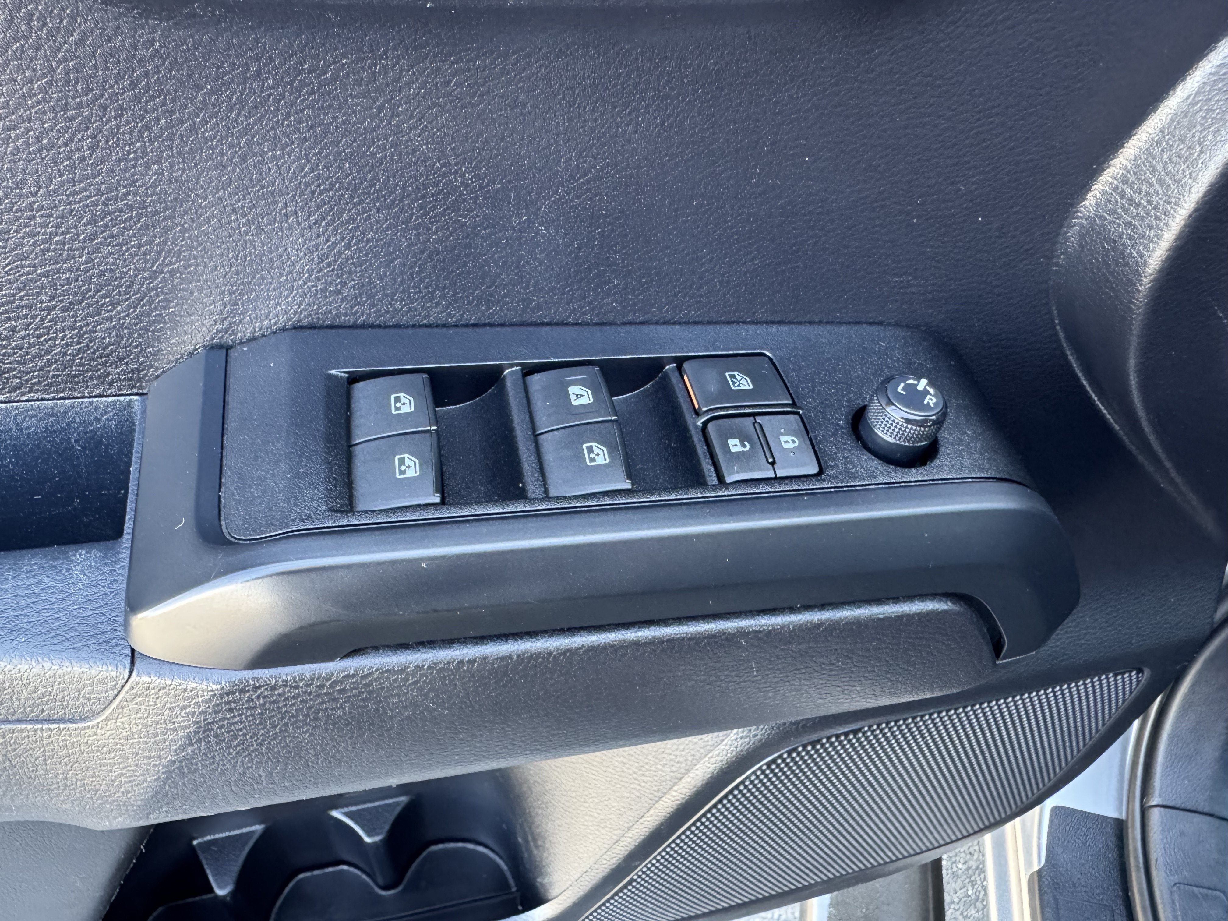 Used 2021 Toyota Tacoma SR AWD/4WD image 11