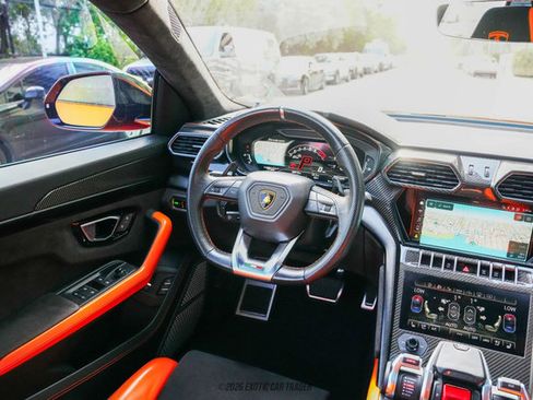 Used 2022 Lamborghini Urus image 48