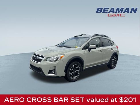 Used 2017 Subaru Crosstrek 2.0i Premium w/ Moonroof Package AWD/4WD image 3