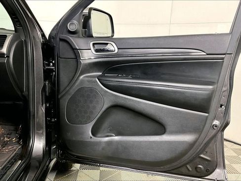 Used 2019 Jeep Grand Cherokee Limited image 23