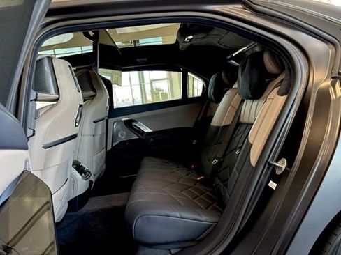 Used 2025 BMW 760i xDrive w/ Executive Package image 14