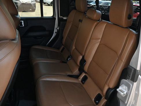 Used 2020 Jeep Gladiator Rubicon AWD/4WD image 21