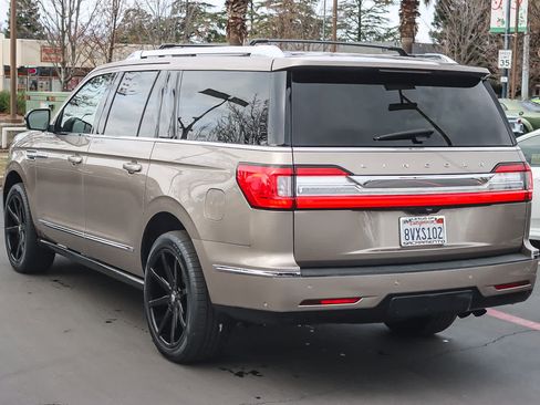 Used 2020 Lincoln Navigator L Reserve w/ Luxury Package image 2