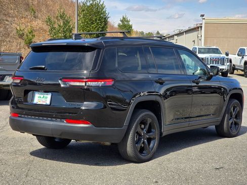 Used 2022 Jeep Grand Cherokee L Limited w/ Black Appearance Package image 18