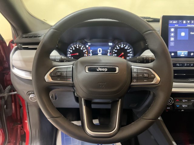 Used 2025 Jeep Compass Limited AWD/4WD image 10