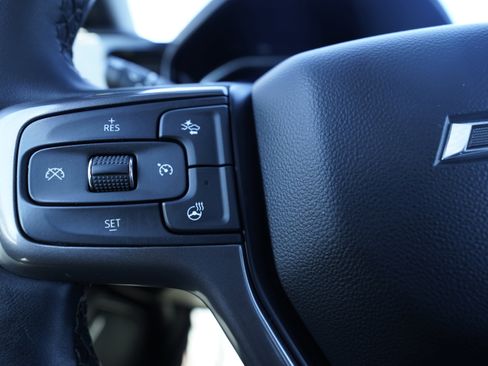 Used 2025 Chevrolet Silverado 2500 ZR2 w/ Technology Package image 11