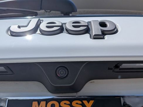 Used 2026 Jeep Compass Latitude AWD/4WD image 6