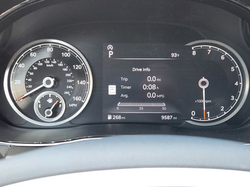 Used 2025 Genesis GV70 3.5T Sport w/ Sport Advanced Package AWD/4WD image 10