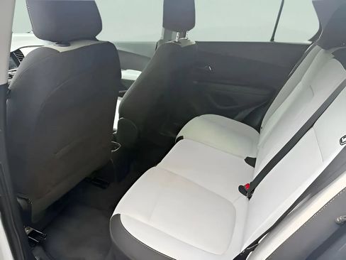 Used 2020 Chevrolet Trax LS w/ Tint and Cruise Package FWD image 33