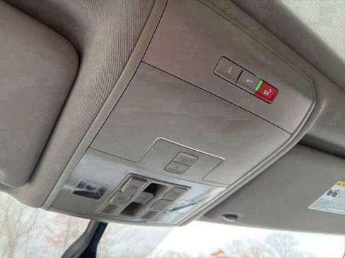 Used 2022 Volkswagen Atlas SE image 31