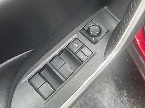 Used 2019 Toyota RAV4 LE w/ Carpet Mat Package AWD/4WD image 13