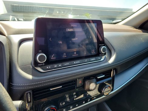 Used 2023 Nissan Rogue SV FWD image 28