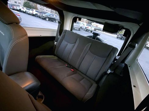 Used 2017 Jeep Wrangler Sahara w/ Connectivity Group image 17