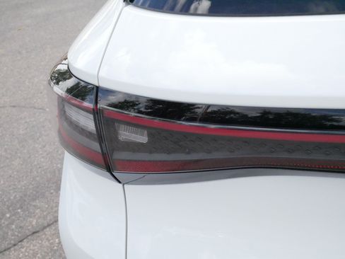 Certified 2024 Volkswagen ID.4 Pro AWD/4WD image 17