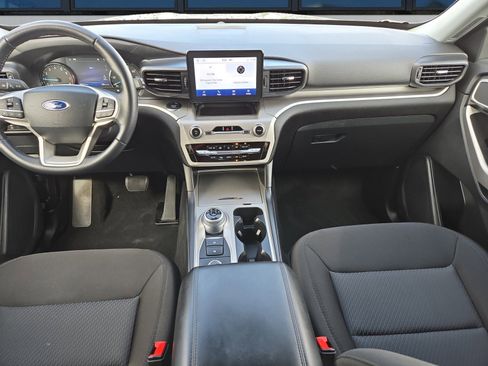 Certified 2022 Ford Explorer XLT image 9