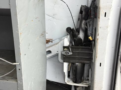 Used 2017 Chevrolet Express 2500 image 76