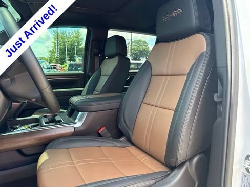 Used 2026 Chevrolet Silverado 3500 High Country w/ High Country Premium Package AWD/4WD image 9
